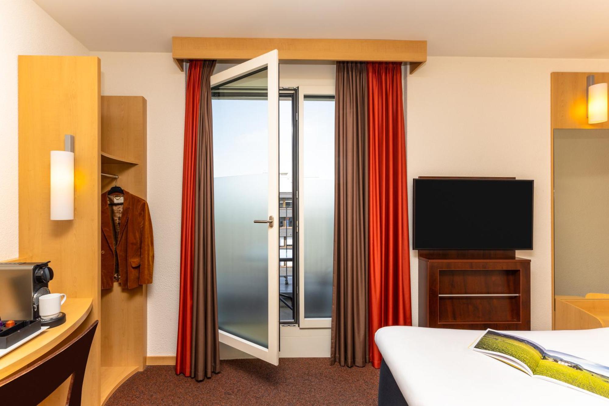Ibis Basel Bahnhof Hotel Exterior photo